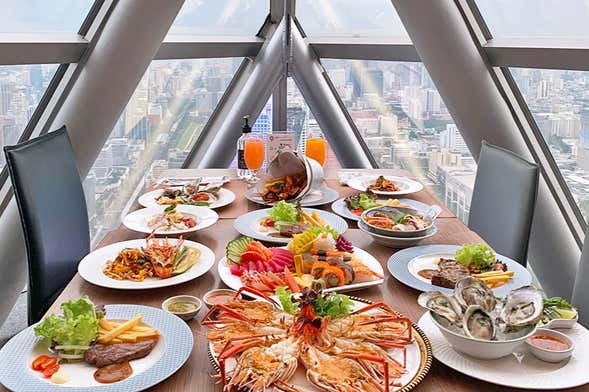 Cena en el Baiyoke Sky Hotel